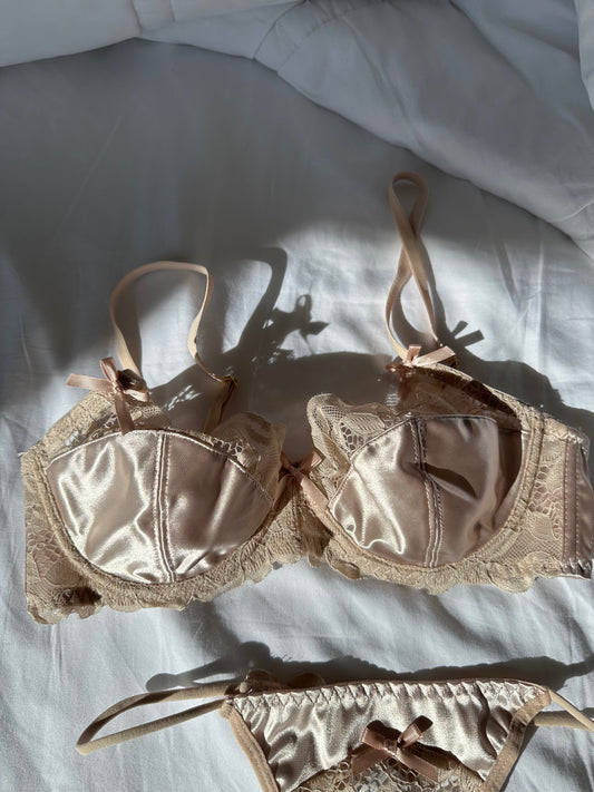 Caramelo ‒ Conjunto de Lencería Satén Champán con Encaje Beige
