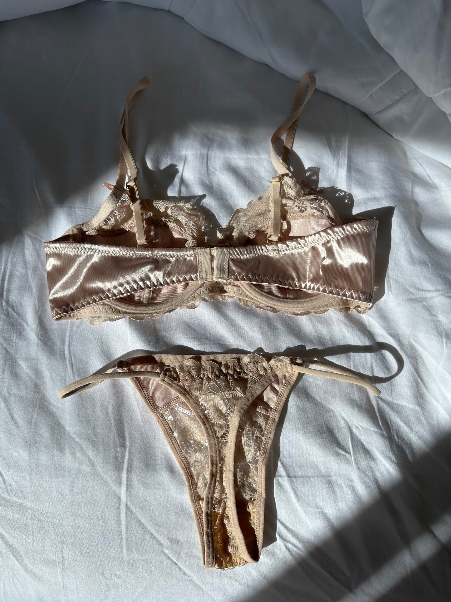 Caramelo ‒ Conjunto de Lencería Satén Champán con Encaje Beige