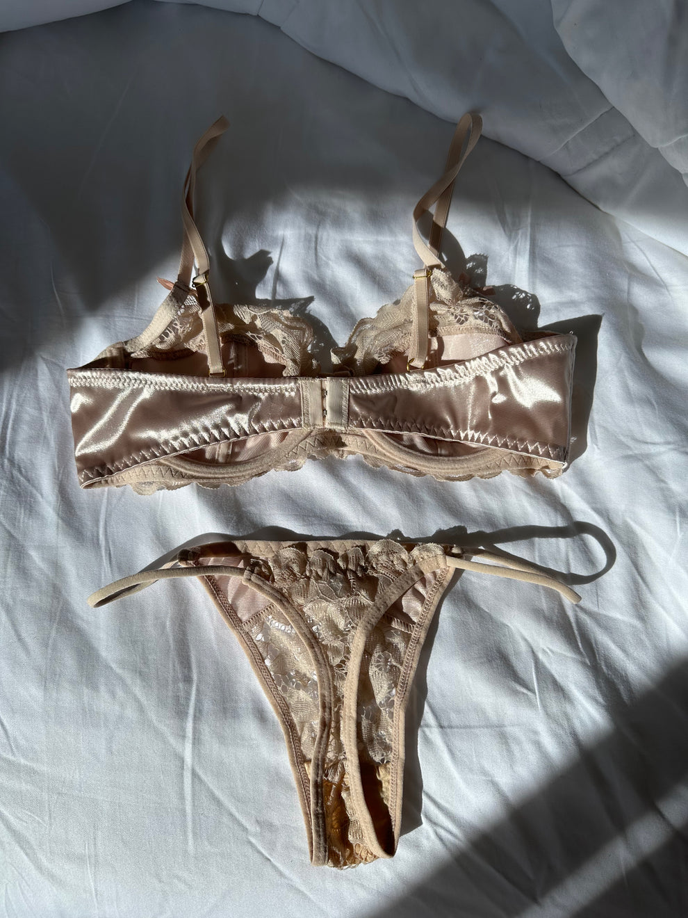 Caramelo ‒ Conjunto de Lencería Satén Champán con Encaje Beige 